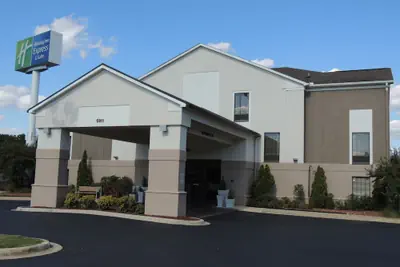 Photo 2 - Holiday Inn Express & Suites Birmingham Trussville by IHG