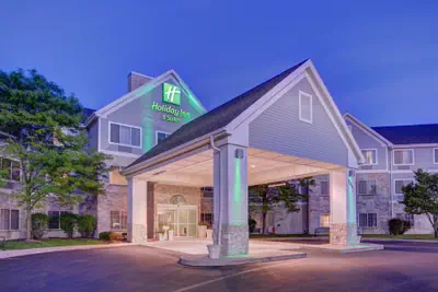 Photo 2 - Holiday Inn Hotel & Suites-Milwaukee Airport by IHG