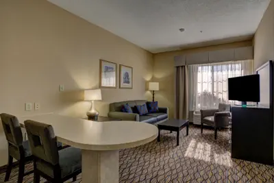 Photo 4 - Holiday Inn Hotel & Suites-Milwaukee Airport by IHG