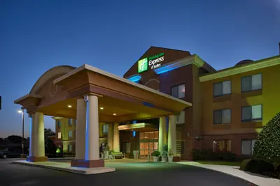 Photo 2 - Holiday Inn Express & Suites Oxford by IHG