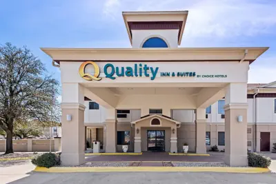 Photo 2 - Quality Inn & Suites - Granbury