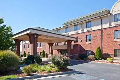 Photo 2 - Holiday Inn Express Corydon by IHG