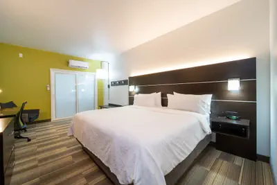 Photo 5 - Holiday Inn Express Hotel & Suites Bedford by IHG