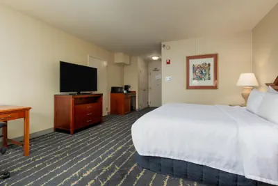 Photo 5 - Hilton Garden Inn Milwaukee Northwest Conference Center