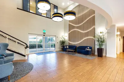 Photo 5 - Hampton Inn & Suites Miami-Airport South-Blue Lagoon