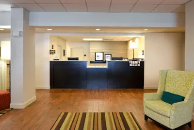 Photo 4 - Hampton Inn Carbondale