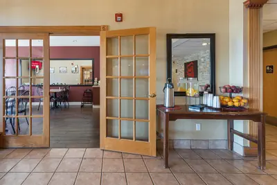 Photo 4 - Red Roof Inn St Louis - Troy, IL