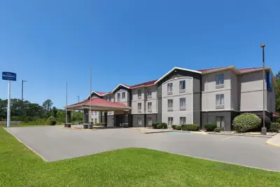 Photo 2 - Baymont by Wyndham Moss Point/Pascagoula