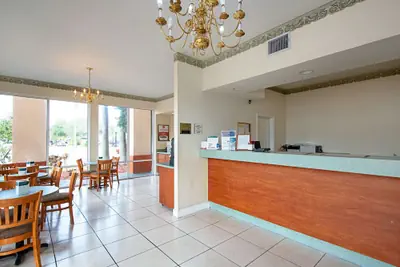 Photo 3 - Econo Lodge Inn & Suites Clearwater Central