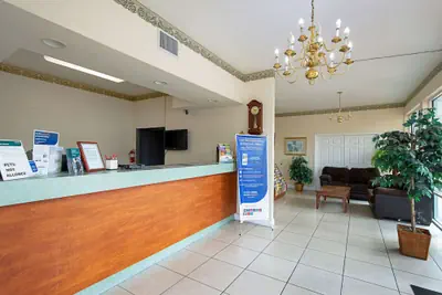 Photo 5 - Econo Lodge Inn & Suites Clearwater Central