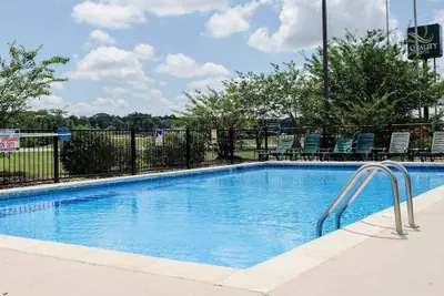 Photo 2 - Quality Inn Louisville MS