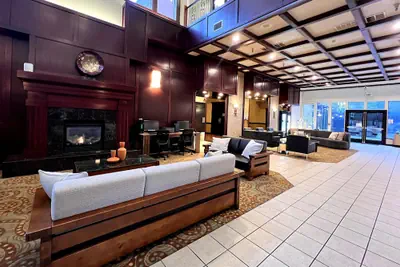 Photo 2 - Ramada by Wyndham Tukwila Southcenter