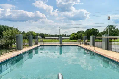 Photo 2 - Quality Inn Adairsville - Calhoun South