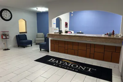 Photo 3 - Baymont by Wyndham Omaha SW