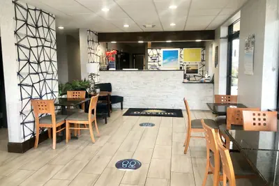 Photo 3 - Days Inn by Wyndham Asheville Downtown North