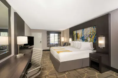 Photo 5 - Days Inn by Wyndham Asheville Downtown North