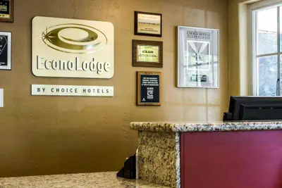 Photo 4 - Econo Lodge Sacramento Convention Center