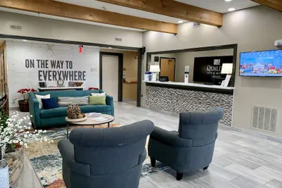 Photo 4 - Quality Inn & Suites Hendersonville - Flat Rock