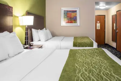 Photo 2 - Econo Lodge Ankeny - Des Moines