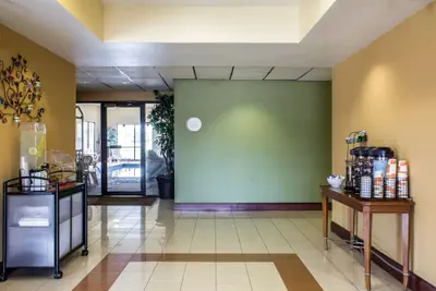 Photo 4 - Econo Lodge Ankeny - Des Moines