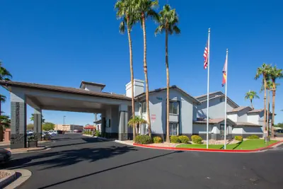 Photo 2 - The Hotel Serene Glendale Peoria, Surestay Collection by BW