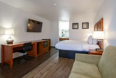 Photo 5 - The Hotel Serene Glendale Peoria, Surestay Collection by BW