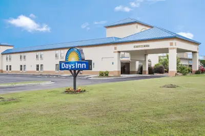 Photo 2 - Days Inn by Wyndham Selma