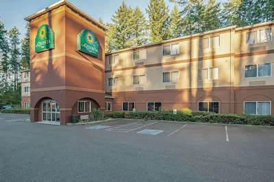 Photo 2 - La Quinta Inn by Wyndham Olympia - Lacey