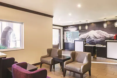 Photo 4 - La Quinta Inn by Wyndham Olympia - Lacey