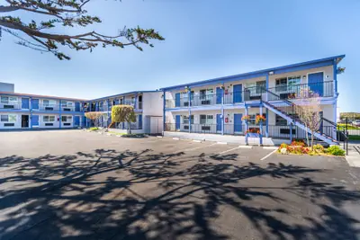 Photo 2 - SureStay Hotel by Best Western Seaside Monterey