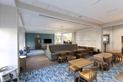 Photo 4 - Hampton Inn Miami-Coconut Grove/Coral Gables
