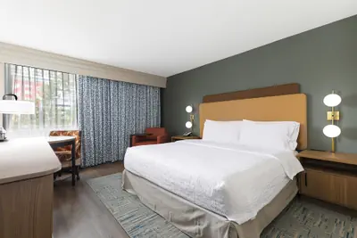 Photo 2 - Hampton Inn Miami-Coconut Grove/Coral Gables