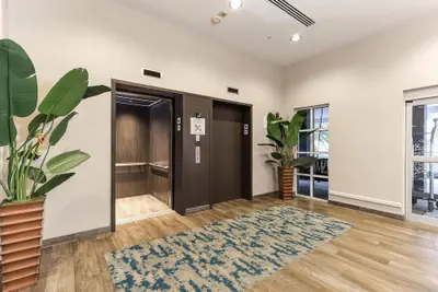 Photo 3 - Hampton Inn Miami-Coconut Grove/Coral Gables