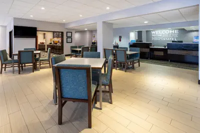 Photo 5 - Hampton Inn Dover