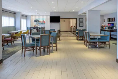 Photo 4 - Hampton Inn Dover