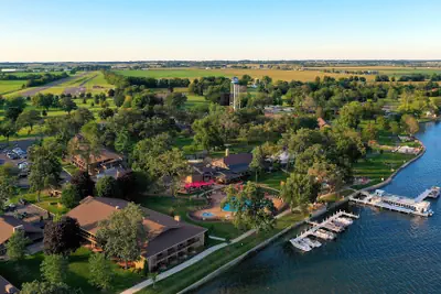 Photo 2 - Lake Lawn Resort
