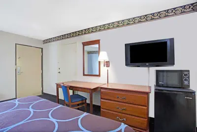 Photo 5 - Super 8 by Wyndham Suwanee