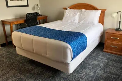 Photo 5 - Travelodge by Wyndham Lincoln Northeast