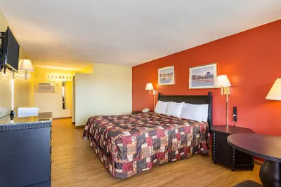 Photo 2 - Rodeway Inn Roswell West