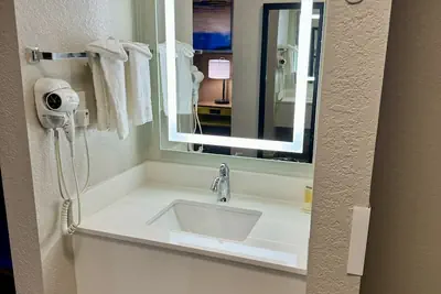 Photo 5 - Days Inn by Wyndham Sarasota I-75
