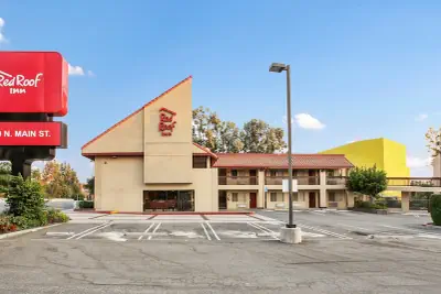 Photo 2 - Red Roof Inn Santa Ana