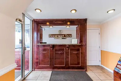 Photo 2 - Rodeway Inn Hopkinsville