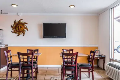 Photo 4 - Rodeway Inn Hopkinsville
