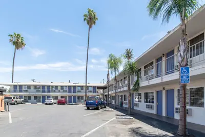 Photo 2 - Motel 6 Bakersfield, CA - Central