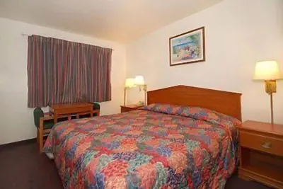 Photo 5 - Motel 6 Bakersfield, CA - Central