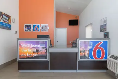 Photo 4 - Motel 6 Bakersfield, CA - Central