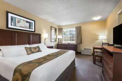 Photo 4 - Travelodge by Wyndham San Francisco Bay
