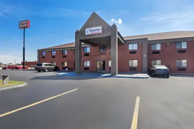Photo 2 - Travel Inn & Suites - Sikeston/Miner (i-55 Exit-67)