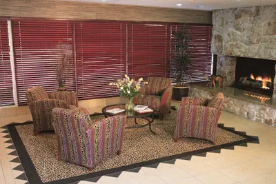 Photo 4 - Safari Inn Burbank/Universal, a Coast Hotel
