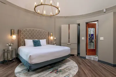 Photo 2 - La Tourelle Inn & Spa